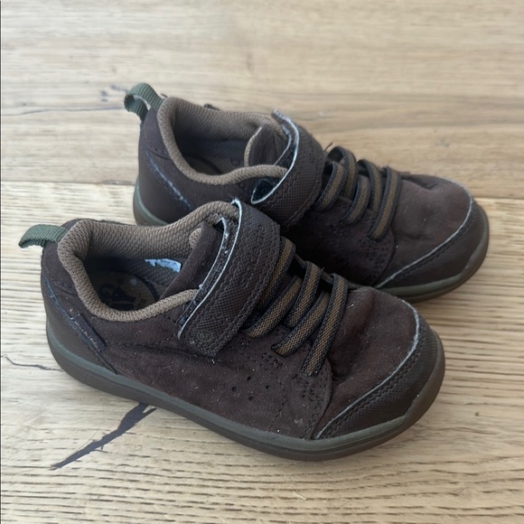 Stride rite Made 2 play Brown Kids Shoes with Velcro Strap 7.5 - Picture 1 of 2